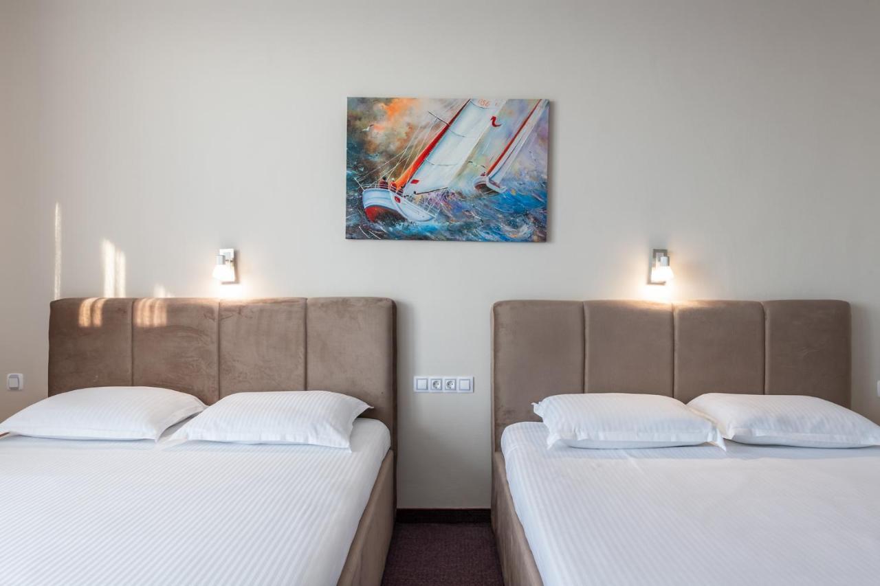 Trakia Plaza Hotel & Apartments Slăntjev Brjag Rum bild